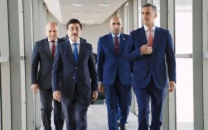 محافظ البنك المركزي العراقي الجديد نزار ناصر، رفقة المحافظ السابق علي العلاق