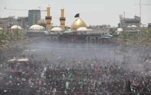 جانب من مراسم زيارة عاشوراء في كربلاء المقدسة