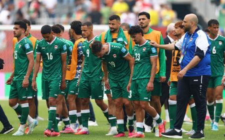 حسرة لاعبي المنتخب العراقي لكرة القدم بعد خسارته القاسية أمام نظيره السنغالي بـ5 أهداف دون رد في ختام مباريات المجموعة التاسعة من نهائيات كأس العالم 2026