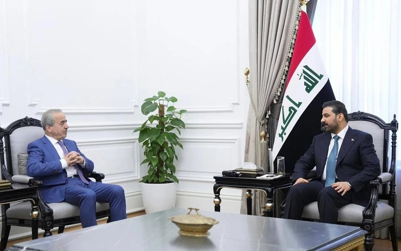 رئيس الوزراء العراقي علي فالح الزيدي في مقابلة مع رئيس تحرير صحيفة الشرق الأوسط السعودية غسان شربل