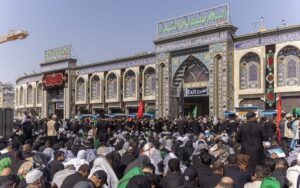 جانب من مراسم زيارة عاشوراء في كربلاء المقدسة