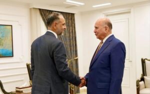 وزير الخارجية العراقي فؤاد حسين يستقبل السفير البريطاني في بغداد عرفان صديق