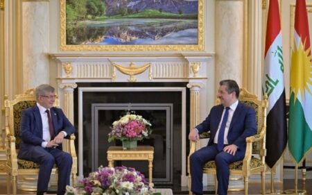 رئيس حكومة إقليم كوردستان مسرور بارزاني يستقبل رئيس الوزراء التركي الأسبق أحمد داود أوغلو