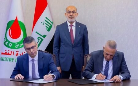وزير النفط العراقي باسم محمد خضير العبادي يرعى مراسم توقيع عقد تطوير حقل حمرين بين شركة نفط الشمال التابعة للوزارة، وشركة إتش كيه إن الأمريكية
