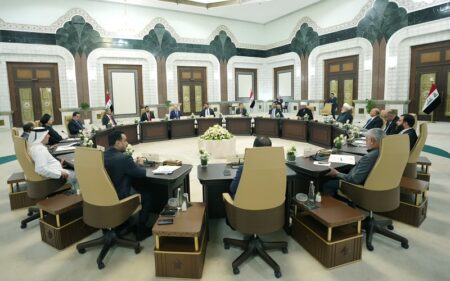 رئيس الوزراء العراقي علي فالح الزيدي يستضيف اجتماع ائتلاف إدارة الدولة، بحضور رئيس الجمهورية نزار آميدي، ورئيس مجلس النواب هيبت الحلبوسي، ورئيس مجلس القضاء الأعلى فائق زيدان، ورئيس إقليم كوردستان نيجيرفان بارزاني