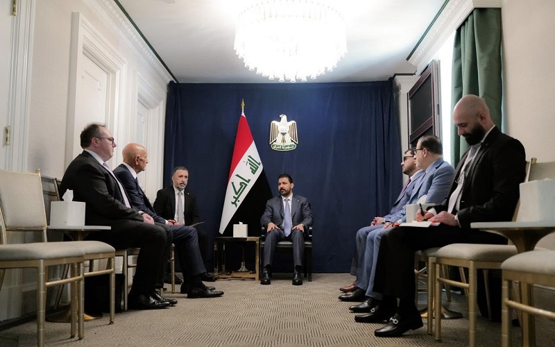 رئيس الوزراء العراقي علي الزيدي يستقبل المبعوث الرئاسي الأمريكي إلى سوريا والعراق وسفير الولايات المتحدة لدى تركيا توم باراك