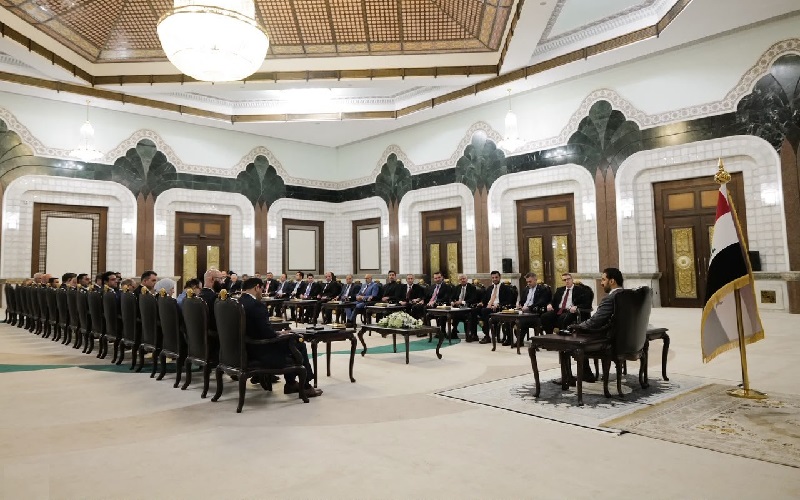 رئيس الوزراء العراقي علي فالح الزيدي يستقبل السفير التركي في بغداد انيل بورا انان وممثلي عدد من الشركات ورجال الأعمال الأتراك