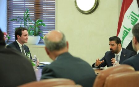 رئيس الوزراء العراقي علي فالح الزيدي يستقبل المدير التنفيذي لشركة ستارلينك الأميركية بالعاصمة واشنطن