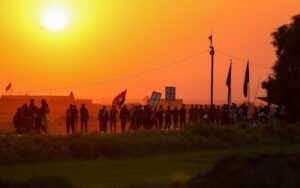 صورة لعدد من الزوار في العراق