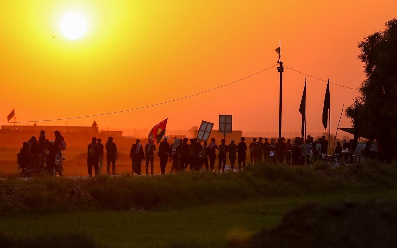 صورة لعدد من الزوار في العراق