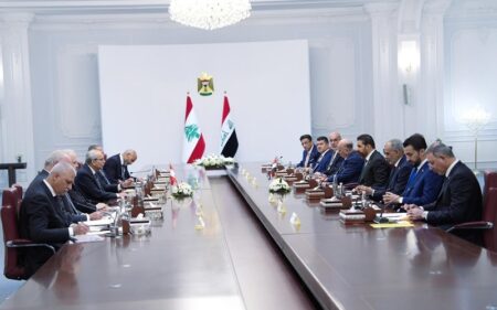 رئيس الوزراء العراقي علي فالح الزيدي، ونظيره اللبناني نواف سلام، يترأسان المباحثات بين البلدين