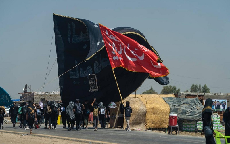 صورة لعدد من الزوار في العراق