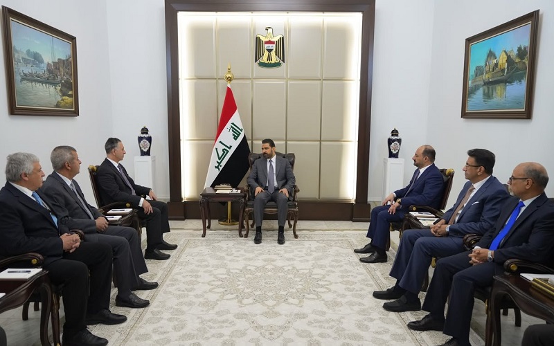 رئيس الوزراء العراقي علي فالح الزيدي يستقبل وفداً وزارياً أردنياً برئاسة وزير الصناعة والتجارة والتموين يعرب فلاح القضاة