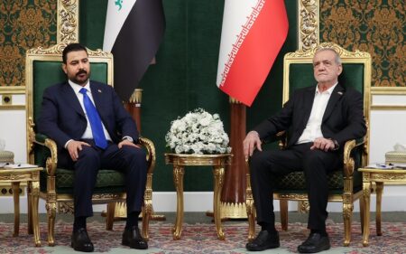 الرئيس الإيراني مسعود بزشكيان يستقبل رئيس الوزراء العراقي علي فالح الزيدي