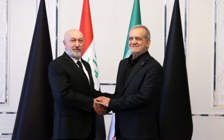 الرئيس الإيراني مسعود بزشكيان يستقبل نظيره العراقي نزار آميدي