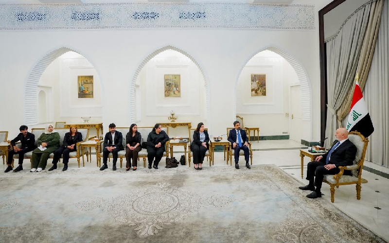 الرئيس العراقي نزار آميدي يستقبل في قصر السلام بالعاصمة بغداد، وبحضور وزير العدل خالد شواني، وفداً نسوياً من الناجيات الإيزيديات والمسيحيات والتركمانيات والشبكيات