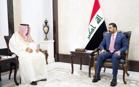 رئيس الوزراء العراقي علي فالح الزيدي يستقبل رئيس الاستخبارات العامة السعودي خالد بن علي الحميدان