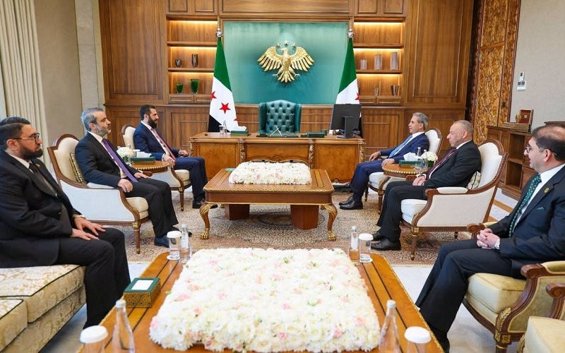 الرئيس السوري أحمد الشرع يستقبل رئيس مجلس القضاء الأعلى العراقي القاضي فائق زيدان