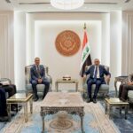 وزير المالية العراقي فالح ساري يستقبل السفير البريطاني في بغداد عرفان صديق