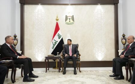 رئيس الوزراء العراقي علي فالح الزيدي يستقبل مبعوث حكومة الوحدة الوطنية الليبية، المكلف بتسيير شؤون وزارة الخارجية والتعاون الدولي الطاهر سالم الباعور