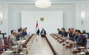 رئيس الوزراء العراقي علي فالح الزيدي يستقبل رئيس اللجنة القانونية في مجلس النواب ريبوار هادي عبدالرحمن وأعضاء اللجنة