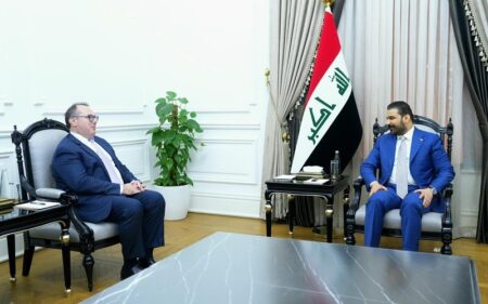 رئيس الوزراء العراقي علي فالح الزيدي يستقبل القائم بأعمال السفارة الأمريكية في بغداد جوشوا هاريس