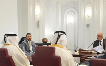 رئيس الوزراء العراقي علي فالح الزيدي يترأس اجتماعاً مشتركاً يضم وزير النفط والملاك المتقدم في الوزارة وممثلي الشركات المنفذة لمشروع أنبوب النفط الاستراتيجي