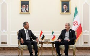 الرئيس الإيراني مسعود بزشكيان يستقبل رئيس مجلس القضاء الأعلى العراقي القاضي فائق زيدان