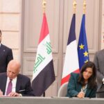 رئيس الوزراء العراقي علي فالح الزيدي والرئيس الفرنسي إيمانويل ماكرون يرعيان توقيع مذكرات تفاهم بين البلدين