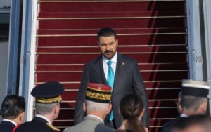 رئيس الوزراء العراقي علي فالح الزيدي يصل العاصمة الفرنسية باريس في زيارة رسمية