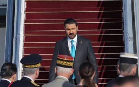 رئيس الوزراء العراقي علي فالح الزيدي يصل العاصمة الفرنسية باريس في زيارة رسمية