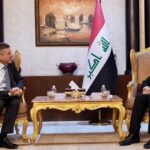 وزير الخارجية العراقي فؤاد حسين يستقبل القائم بأعمال السفارة الأمريكية في بغداد ستيفن فاجين