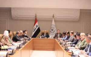 وزير المالية العراقية فالح ساري خلال اجتماع لمتابعة مخرجات العمل في إعداد مشروع الموازنة بحضور وفد من حكومة إقليم كوردستان