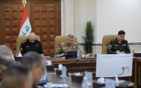 مدير مكتب القائد العام للقوات المسلحة العراقية الفريق أول الركن عبد الأمير الشمري يترأس اجتماعاً أمنياً رفيع المستوى لبحث آليات التنسيق الميداني والتعاون العسكري بين القوات الاتحادية وقوات إقليم كوردستان.