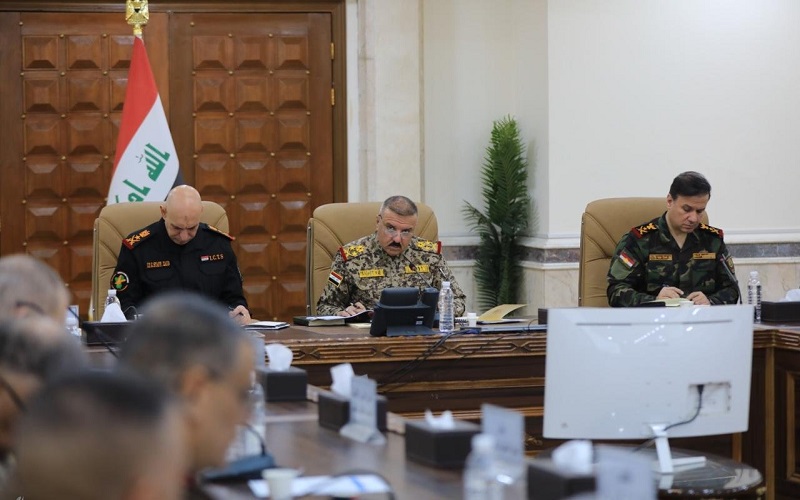 مدير مكتب القائد العام للقوات المسلحة العراقية الفريق أول الركن عبد الأمير الشمري يترأس اجتماعاً أمنياً رفيع المستوى لبحث آليات التنسيق الميداني والتعاون العسكري بين القوات الاتحادية وقوات إقليم كوردستان.