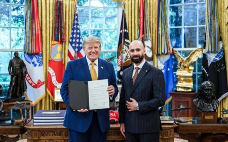 السفير العراقي الجديد لدى الولايات المتحدة كريكور دير هاكوبيان يقدم أوراق اعتماده إلى الرئيس الأمريكي دونالد ترمب