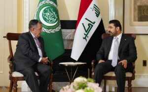 رئيس الوزراء العراقي علي فالح الزيدي يستقبل الأمين العام لجامعة الدول العربية نبيل فهمي