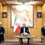 الرئيس الإيراني مسعود بزشكيان يتحدث في مؤتمر صحفي قبيل مغادرته العاصمة طهران متوجهاً إلى نيويورك للمشاركة في الدورة الحادية والثمانين للجمعية العامة للأمم المتحدة