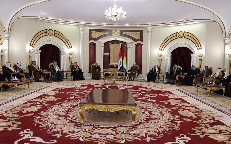 رئيس الحزب الديمقراطي الكوردستاني مسعود بارزاني يستقبل وفداً من أمراء وشيوخ ووجهاء العشائر العراقية