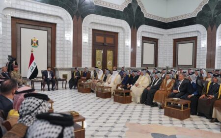 رئيس الوزراء العراقي علي فالح الزيدي يستقبل شيوخ ووجهاء العشائر