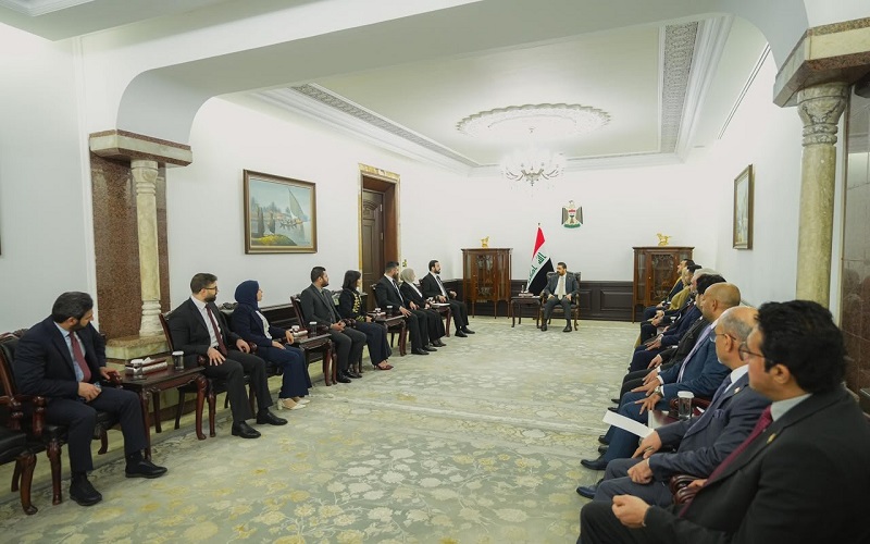 رئيس الوزراء العراقي علي فالح الزيدي يستقبل رئيس تيار الخط الوطني عزيز الربيعي