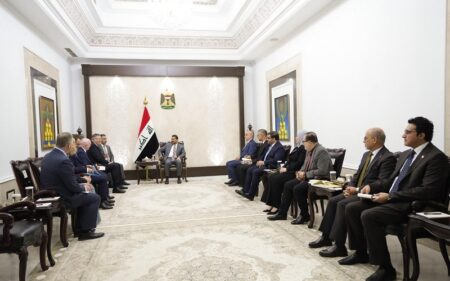 رئيس الوزراء العراقي علي فالح الزيدي يستقبل المدير التنفيذي لشركة توتال إنرجيز الفرنسية باتريك بويان والمدير التنفيذي لشركة كونوكو فيليبس أمريكية آندي اوبراين