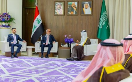 وزير الطاقة والصناعة والثروة المعدنية السعودي عبدالعزيز بن سلمان بن عبدالعزيز آل سعود يستقبل وزيري الكهرباء والنفط العراقيين علي سعدي وهيب وباسم محمد خضير العبادي