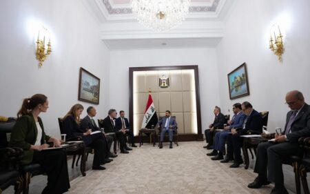 رئيس الوزراء العراقي علي فالح الزيدي يستقبل مستشار الأمن القومي البريطاني جوناثان باول