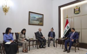 رئيس الوزراء العراقي علي فالح الزيدي يستقبل الرئيس الفخري لمجموعة الأزمات الدولية روبرت مالي