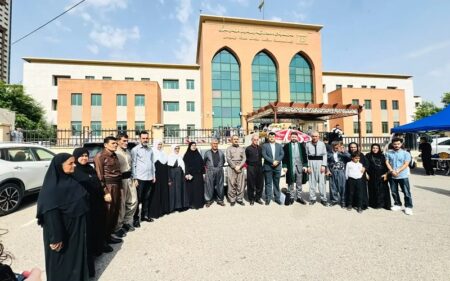 أقارب ضحايا أسوأ حادث غرق للمهاجرين في بحر المانش أمام محكمة الجنايات في مدينة أربيل عاصمة إقليم كوردستان
