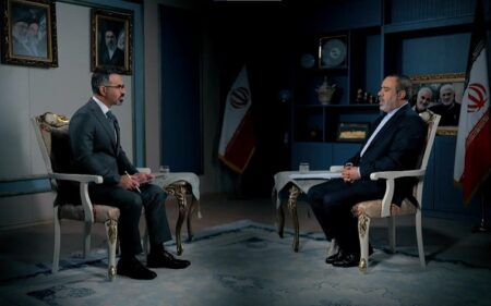 القنصل العام الإيراني في أربيل فرامرز أسدي خلال مقابلة مع شبكة رووداو الإعلامية