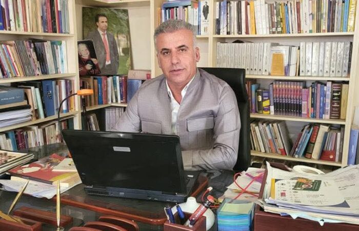مامۆستایەکی زانکۆ ڕەخنە لە پارتی دەگرێت