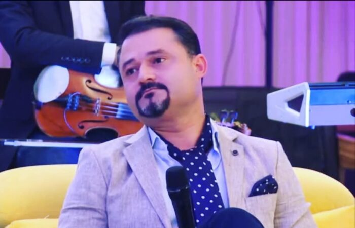 هونەرمەندێک داوای چەکە سووتاوەکانی گەریلا دەکات
