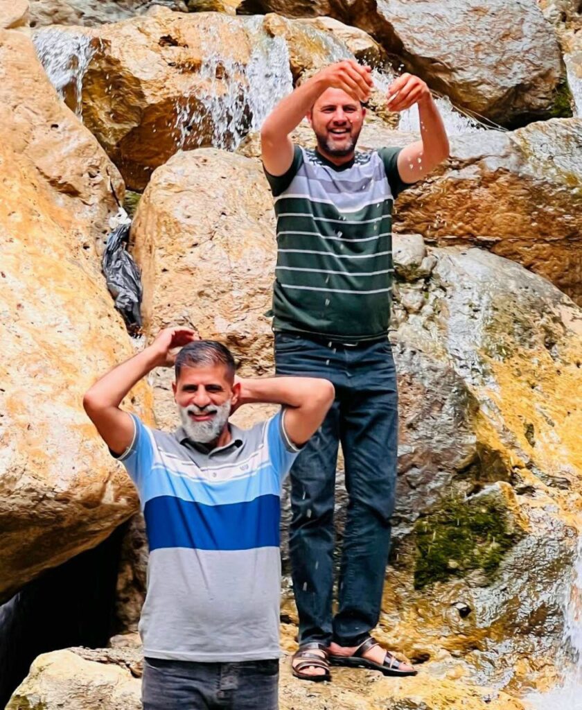 گەشتیارانی سەرتەکی بەمۆ
